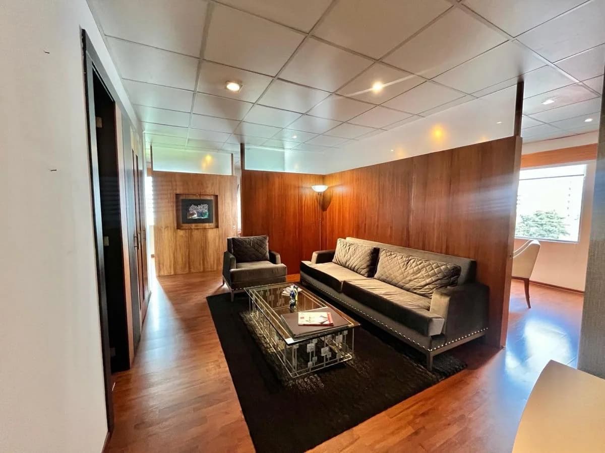Venta de Oficina Exclusiva en Sector La Orellana - Excelente Ubicación Comercial Av — imagen 3