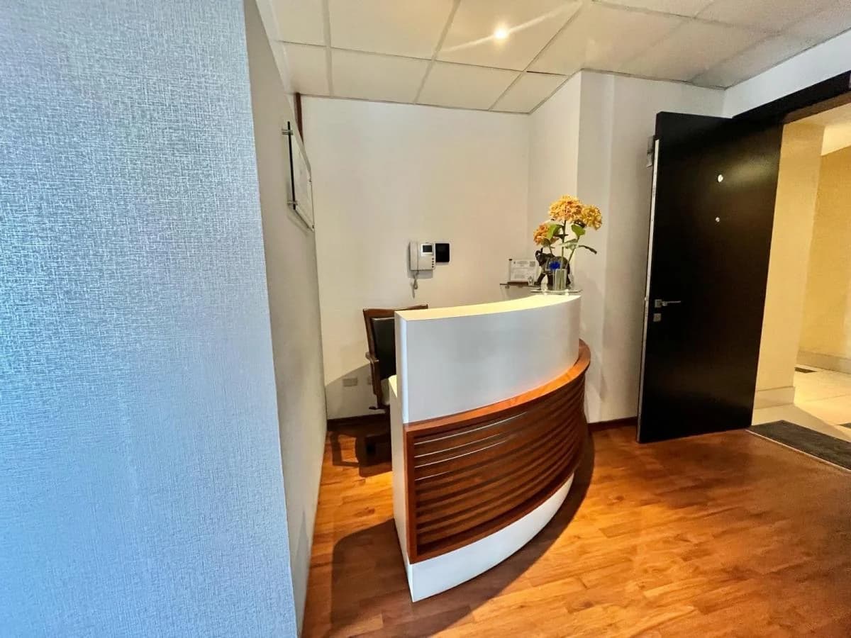 Venta de Oficina Exclusiva en Sector La Orellana - Excelente Ubicación Comercial Av — imagen 2