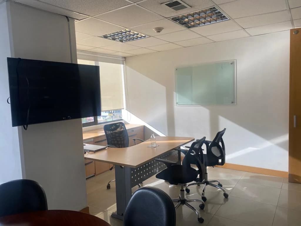 Av Amazonas, Oficina en Venta, 650 m², 3 Ambientes — imagen 2