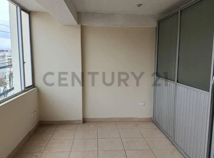 Oficina en Venta en Calderón, Excelente Ubicacion Comercial y Alta Visibilidad — imagen 1