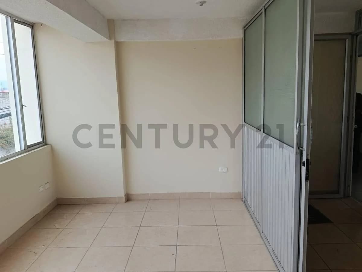 Oficina en Venta en Calderón, Excelente Ubicacion Comercial y Alta Visibilidad — imagen 4