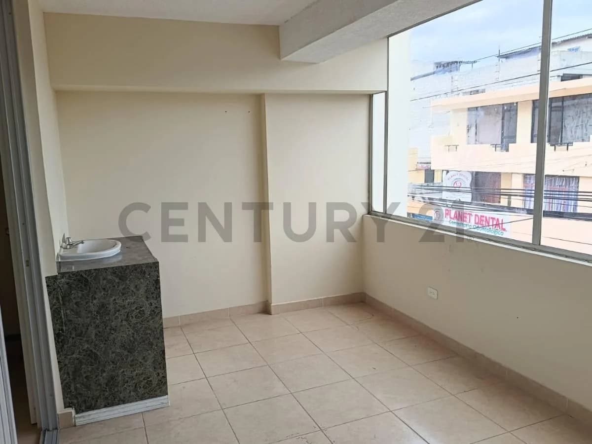 Oficina en Venta en Calderón, Excelente Ubicacion Comercial y Alta Visibilidad — imagen 3