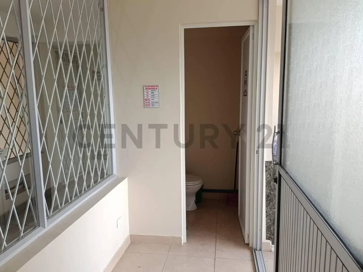 Oficina en Venta en Calderón, Excelente Ubicacion Comercial y Alta Visibilidad — imagen 2
