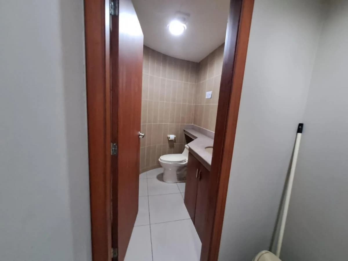 Se Vende Oficina Primer Piso en Kennedy Norte, Guayas — imagen 3