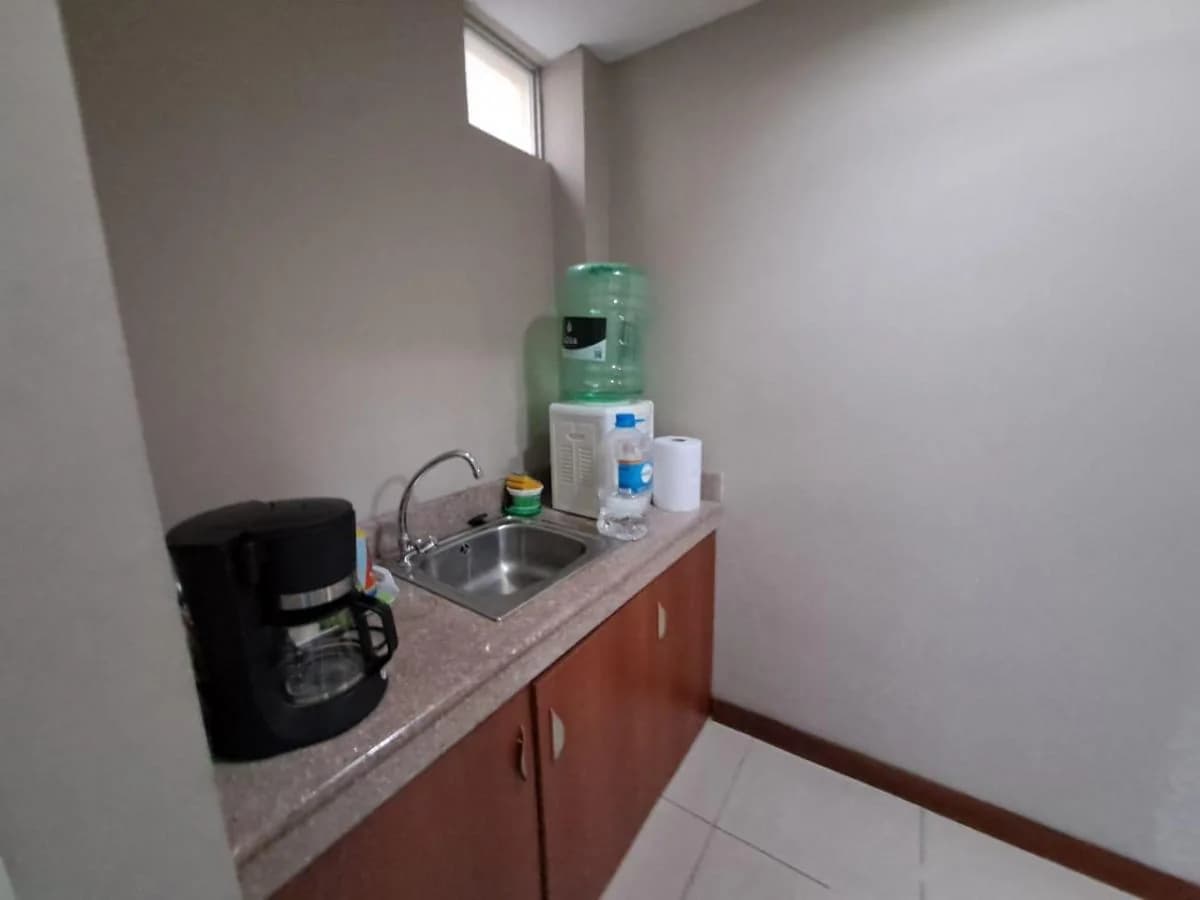 Se Vende Oficina Primer Piso en Kennedy Norte, Guayas — imagen 2