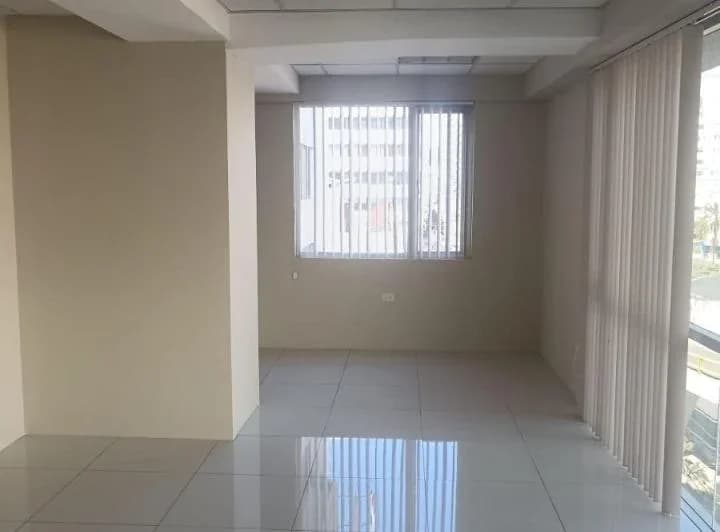 Oficina Comercial de 85 m² en Venta y Alquiler en Centro Norte, Av Atahualpa E Iñaquito, Edificio — imagen 1