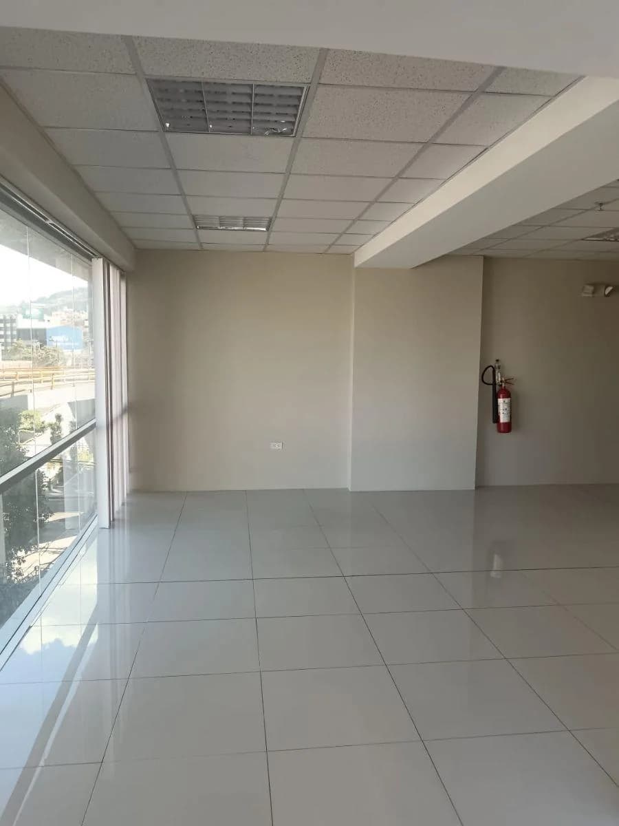 Oficina Comercial de 85 m² en Venta y Alquiler en Centro Norte, Av Atahualpa E Iñaquito, Edificio — imagen 4