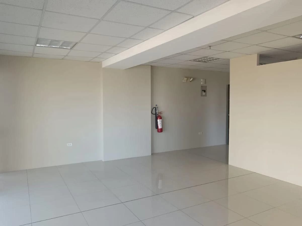 Oficina Comercial de 85 m² en Venta y Alquiler en Centro Norte, Av Atahualpa E Iñaquito, Edificio — imagen 3