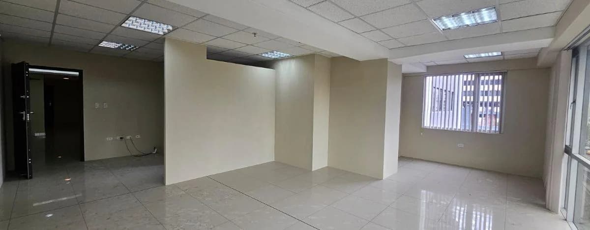 Oficina Comercial de 85 m² en Venta y Alquiler en Centro Norte, Av Atahualpa E Iñaquito, Edificio — imagen 2