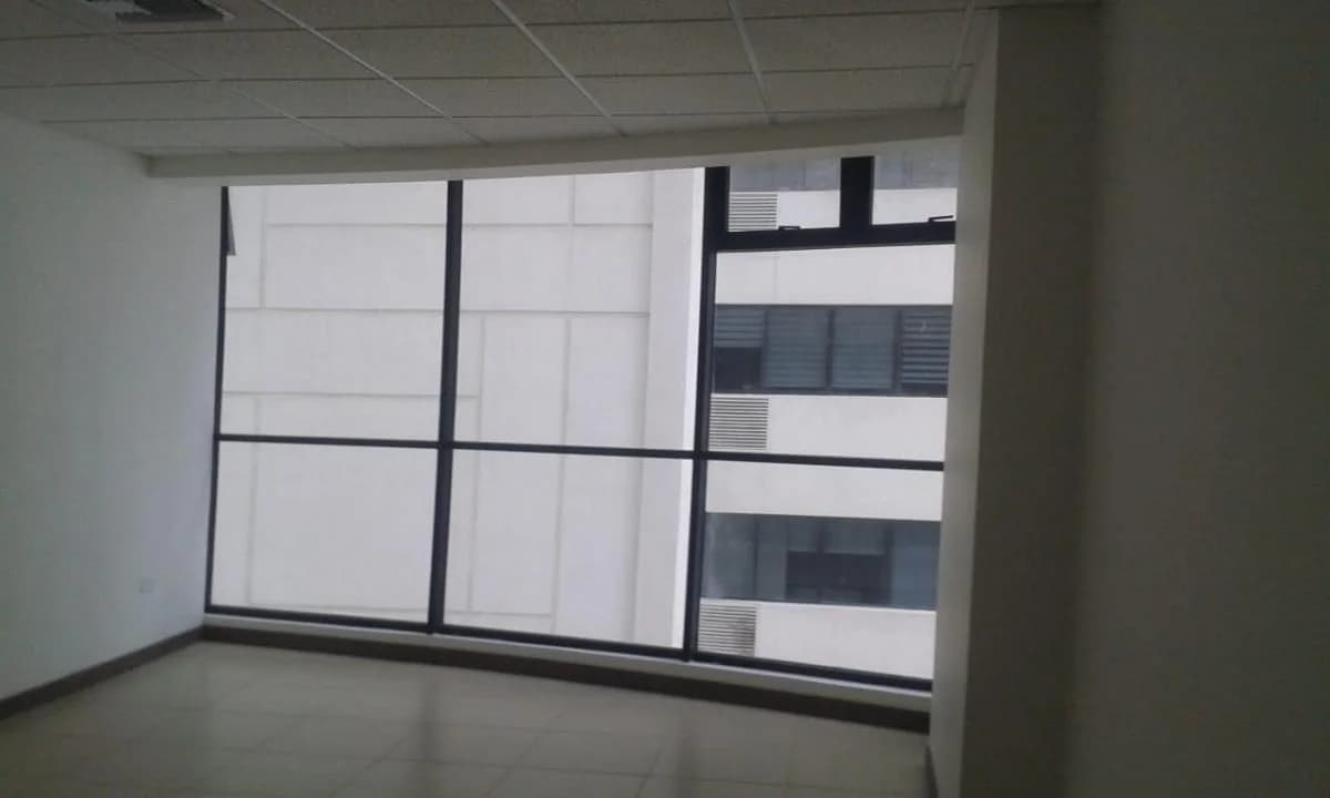 Venta de Oficina - Emporium - Puerto Santana, Guayas — imagen 4