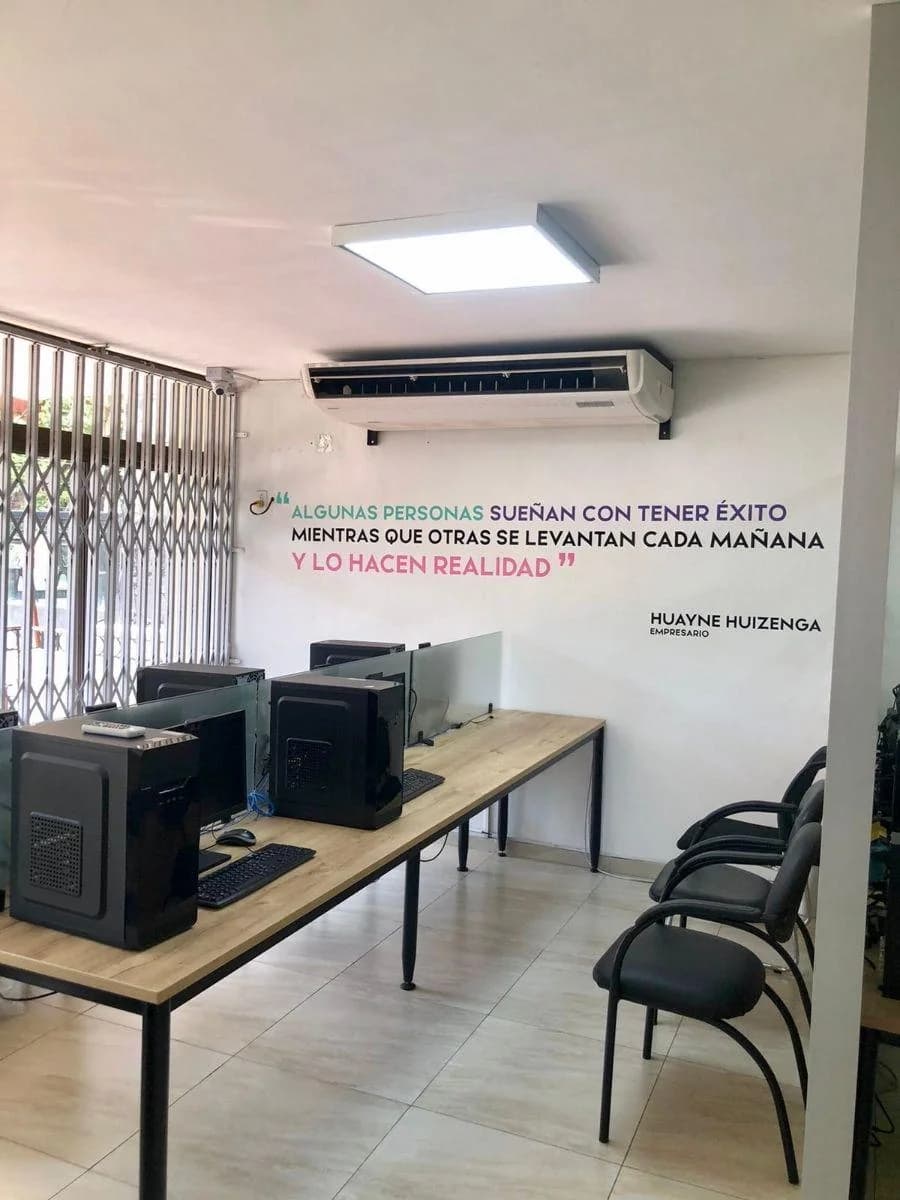 7140. Urdesa, Vendo o Alquilo Oficina 250 m², $1600/$185.000. Guayas — imagen 3