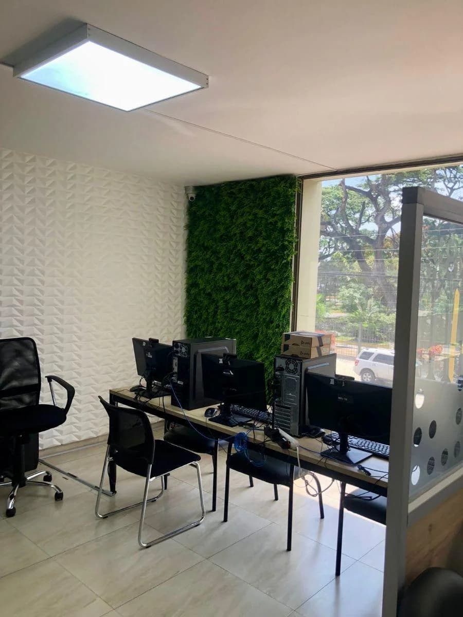 7140. Urdesa, Vendo o Alquilo Oficina 250 m², $1600/$185.000. Guayas — imagen 2