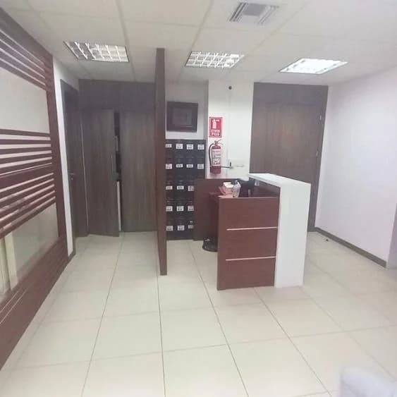 Oficina Amoblada en Venta con Vista Al Rio en Emporium, Puerto Santa Ana, Guayas — imagen 3