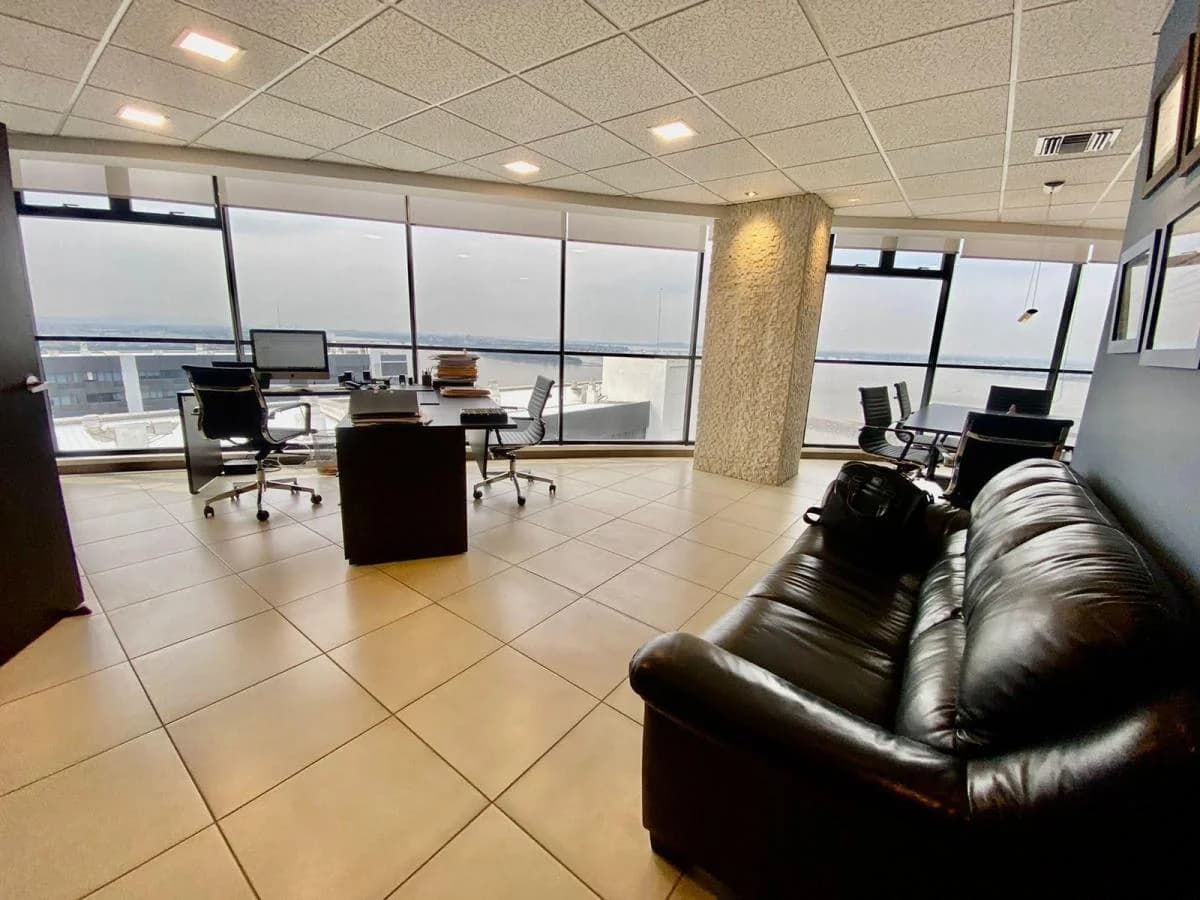 Venta Oficina Vista Al Rio - Emporium - Puerto Santa Ana, Guayas — imagen 3
