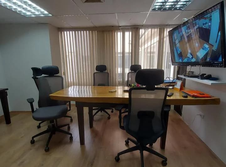 Se Vende Oficina Amplia en El Centro Bancario de Guayaquil, Guayas — imagen 1