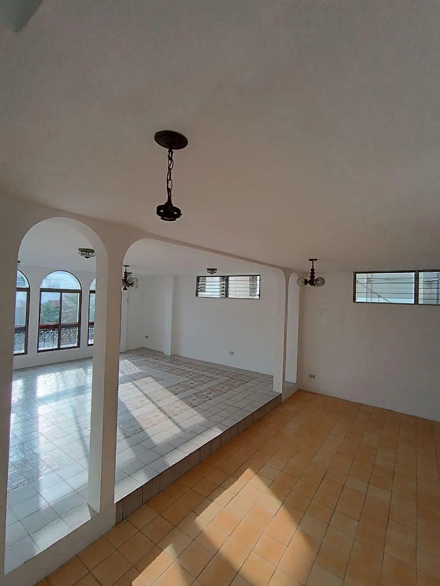 Departamento de 3 Niveles de 305 m² con 3 Dorm. en Venta en Nueva Kennedy, Guayas — imagen 3