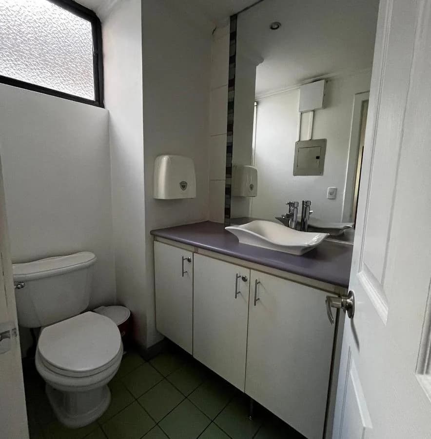 Vendo Oficina, Consultorio, Sector Carolina — imagen 2
