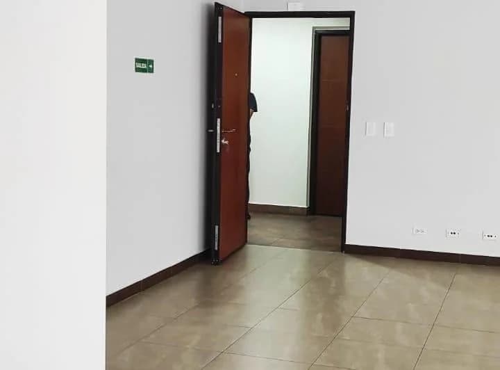 Amplia Oficina de Venta — imagen 1