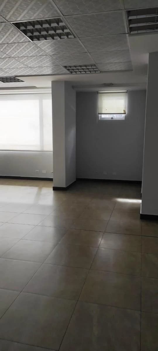 Amplia Oficina de Venta — imagen 4