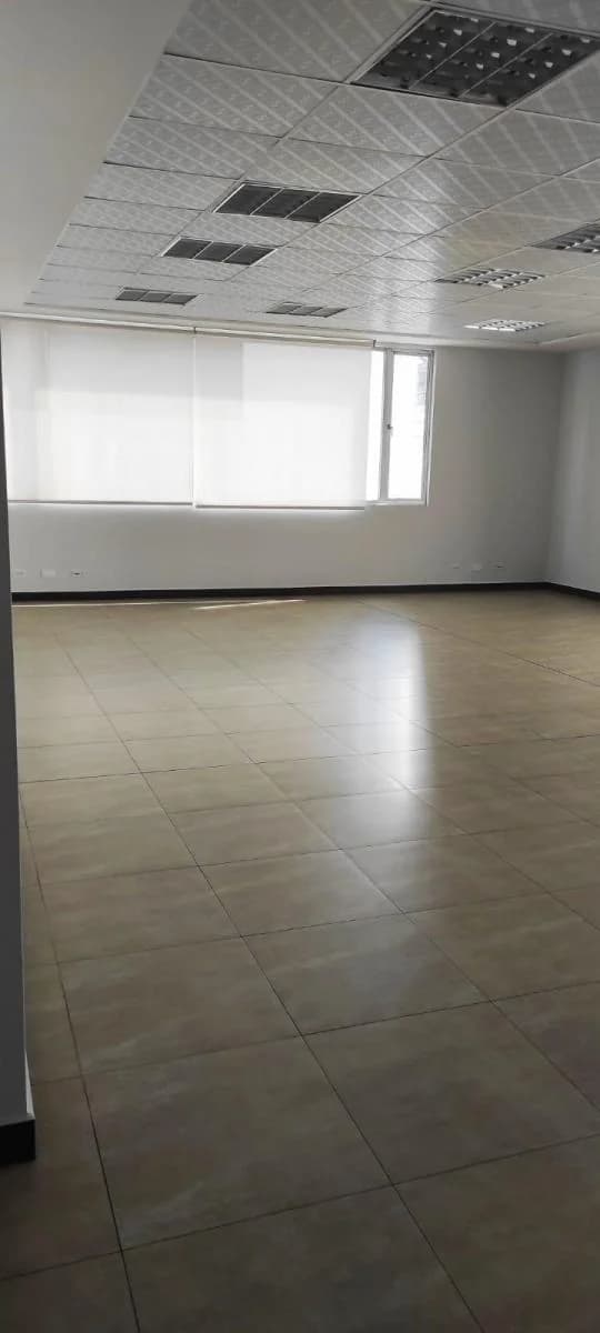 Amplia Oficina de Venta — imagen 3