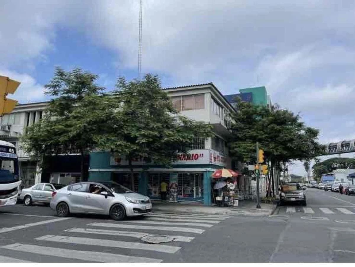 Locales Comerciales en El Sur, Al Frente de La Clínica Alcivar, Guayas — imagen 5