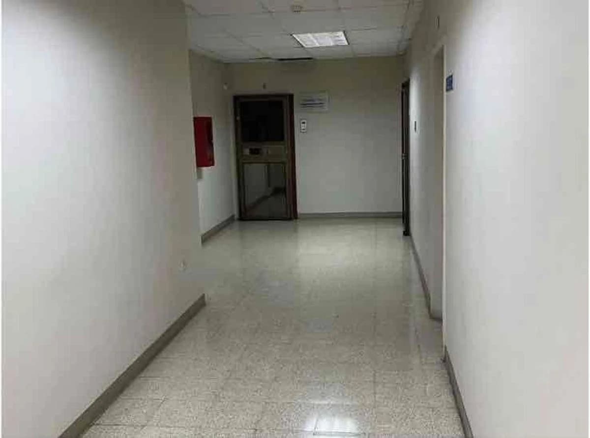 Locales Comerciales en El Sur, Al Frente de La Clínica Alcivar, Guayas — imagen 3
