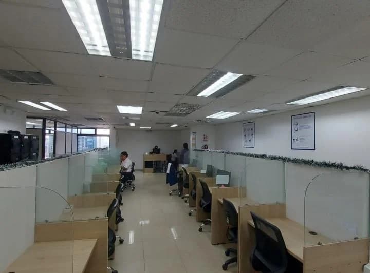 Alquiler de Oficina en Edificio Empresarial en Kennedy Norte, Guayas — imagen 1