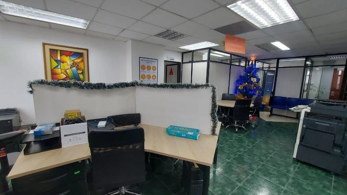 Alquiler de Oficina en Edificio Empresarial en Kennedy Norte, Guayas — imagen 2