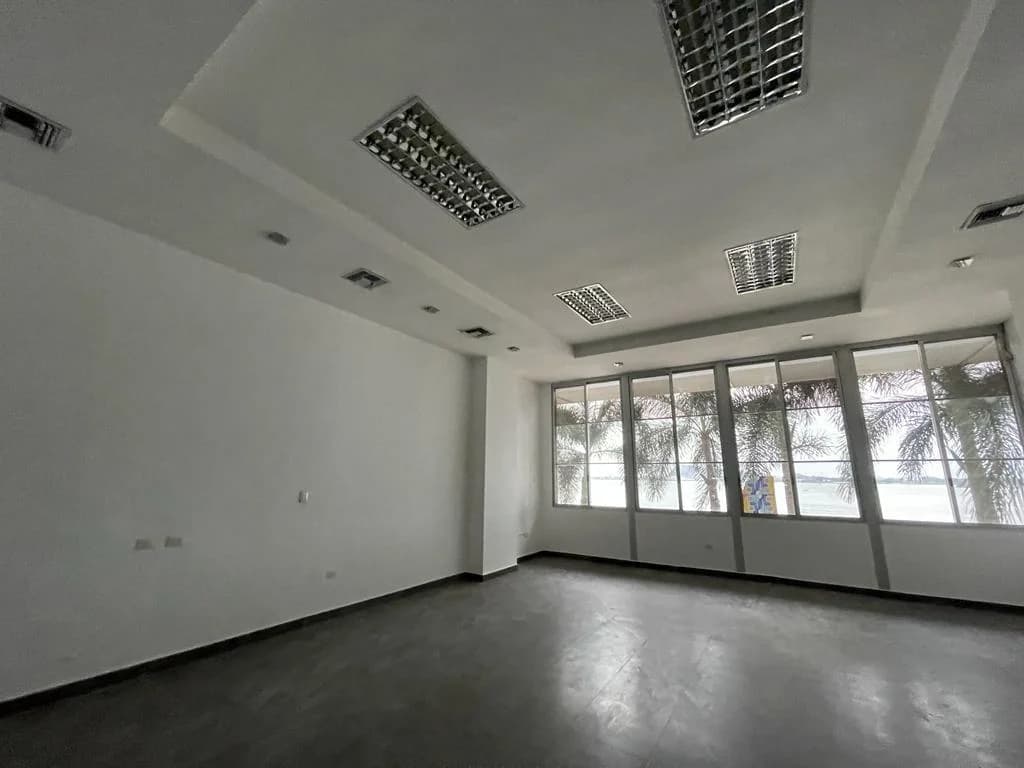 En Venta Oficina 185 m² - con Vísta Al Río - Edificio en Puerto Santa Ana, Guayas — imagen 5