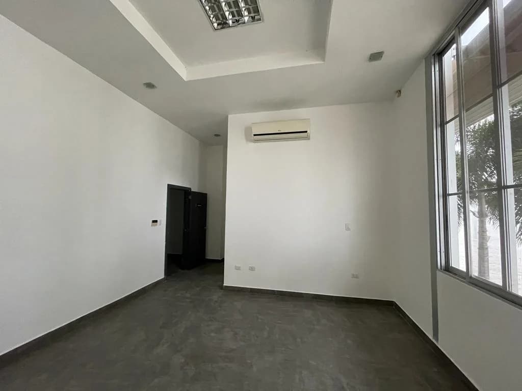 En Venta Oficina 185 m² - con Vísta Al Río - Edificio en Puerto Santa Ana, Guayas — imagen 3