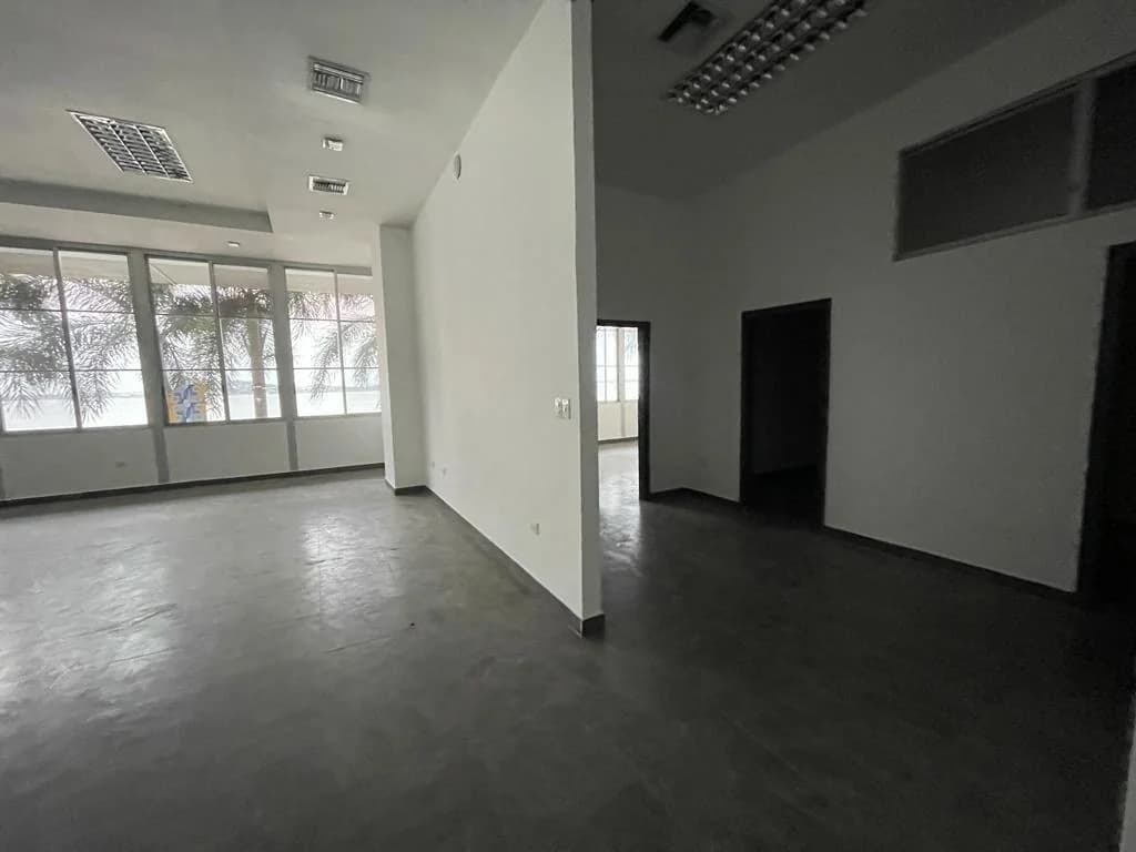 En Venta Oficina 185 m² - con Vísta Al Río - Edificio en Puerto Santa Ana, Guayas — imagen 2