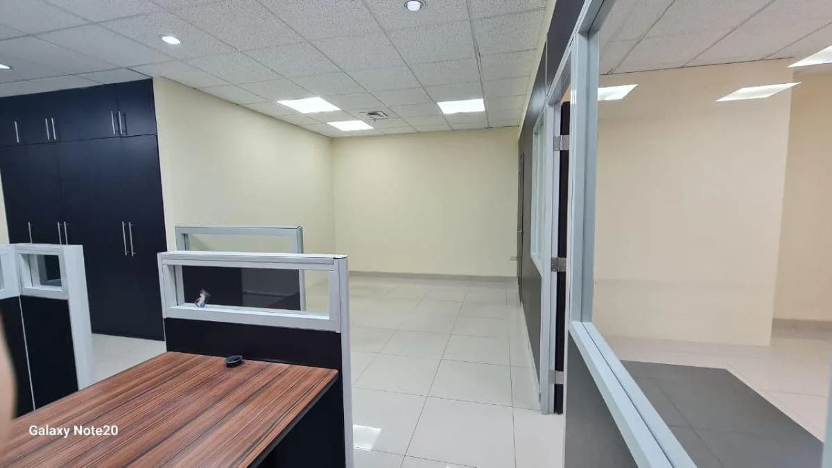 Oficina Comercial de 100 m² en Venta y Alquiler en Samborondón, Guayas — imagen 2
