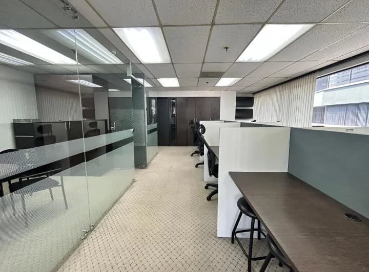 Venta Oficina World Trade Center Amoblada Moderna 12 de Octubre — imagen 1