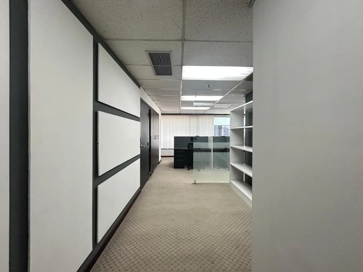 Venta Oficina World Trade Center Amoblada Moderna 12 de Octubre — imagen 2