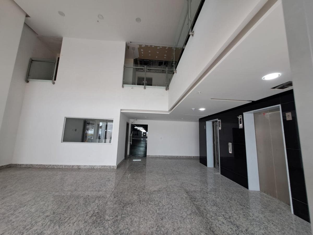 Alquiler de Oficina de Estreno Bien Iluminada en Edificio Seguro, Guayas — imagen 7