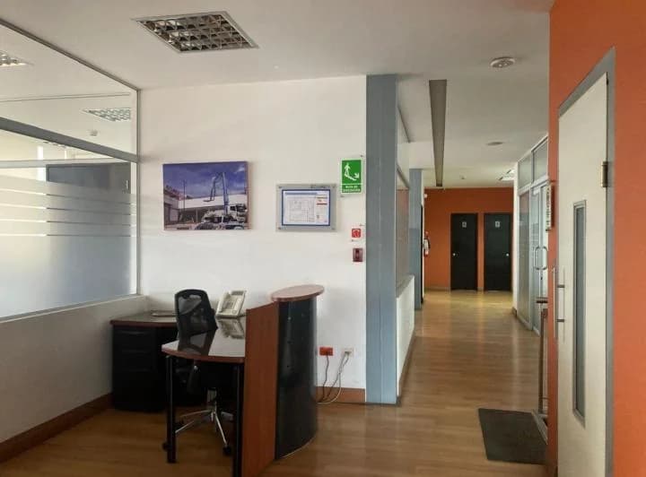 Vendo Oficinas en Zona Industrial — imagen 1