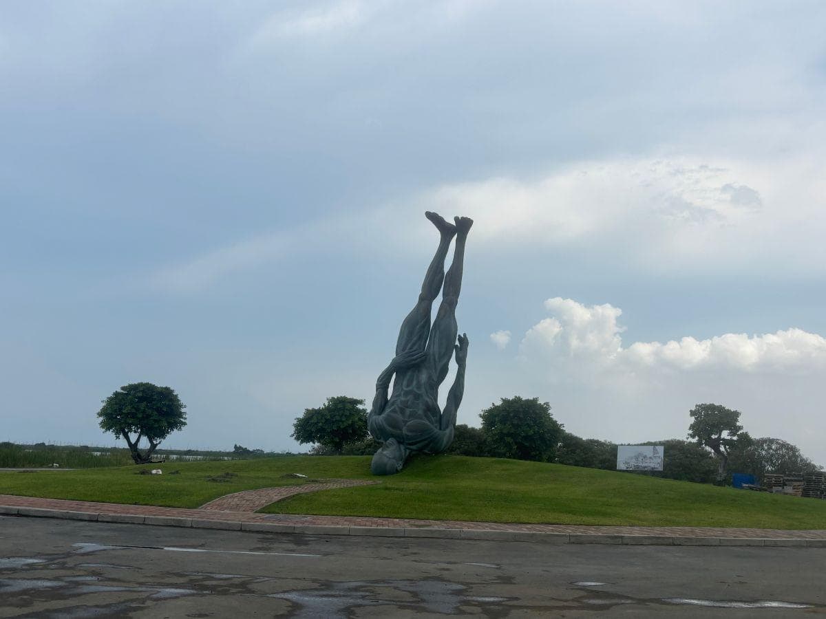 Oficina Venta Nuevo Samborondon Edificio Tempus 244.27 m con 6 Parqueos Vista Al Río y a La Plaza, Guayas — imagen 1
