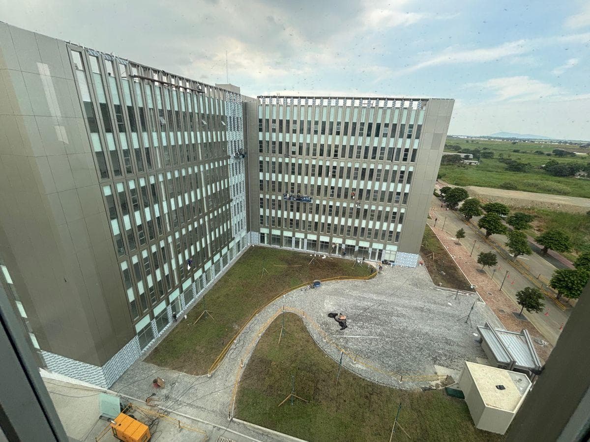 Oficina Venta Nuevo Samborondon Edificio Tempus 244.27 m con 6 Parqueos Vista Al Río y a La Plaza, Guayas — imagen 10