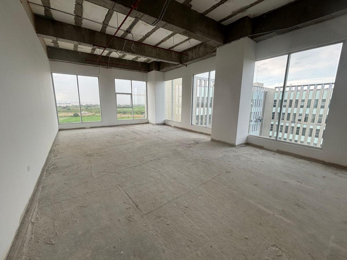 Oficina Venta Nuevo Samborondon Edificio Tempus 244.27 m con 6 Parqueos Vista Al Río y a La Plaza, Guayas — imagen 3