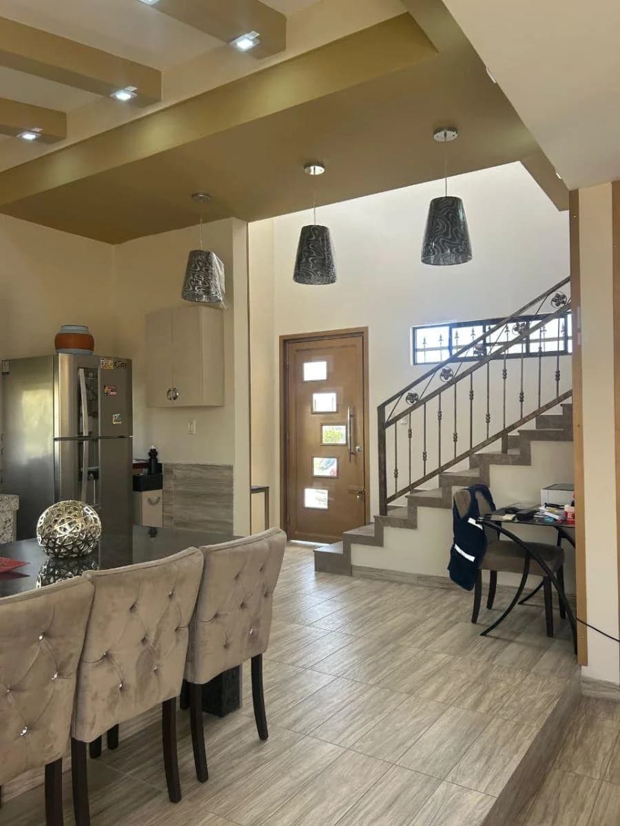 Casa en Venta en Urb El Condado Vicolinci, en Av León Febres Cordero La Aurora, Guayas — imagen 2