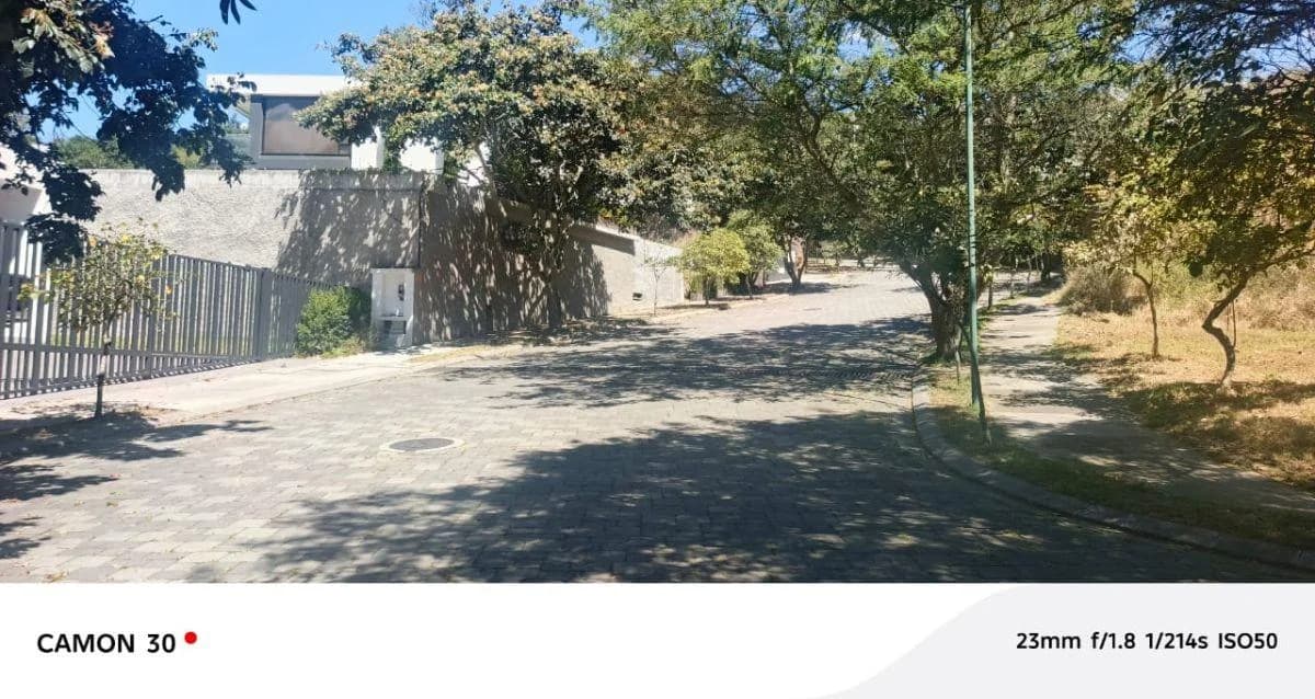 Terreno Bifamiliar en Cumbaya, 1.373 m² Precio Especial $200/m² — imagen 3