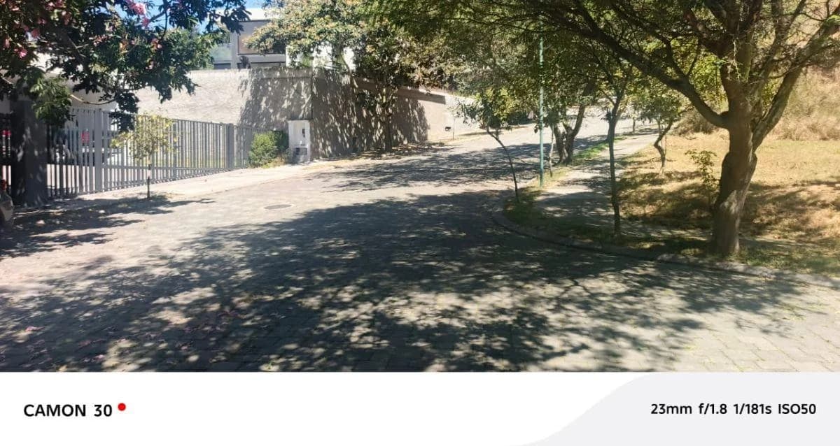 Terreno Bifamiliar en Cumbaya, 1.373 m² Precio Especial $200/m² — imagen 2