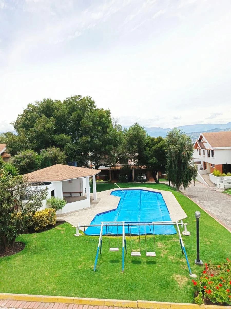 Linda Casa de 4 Dorm. en Cumbaya — imagen 5