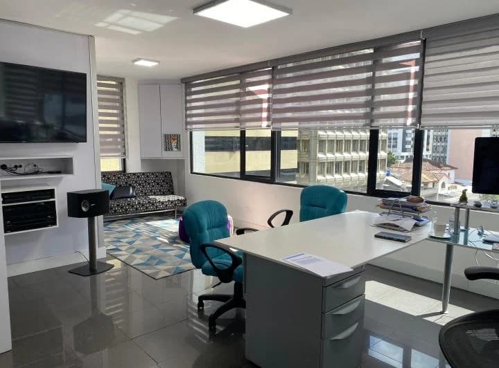 Oficina de Venta Sector Av Orellana — imagen 1