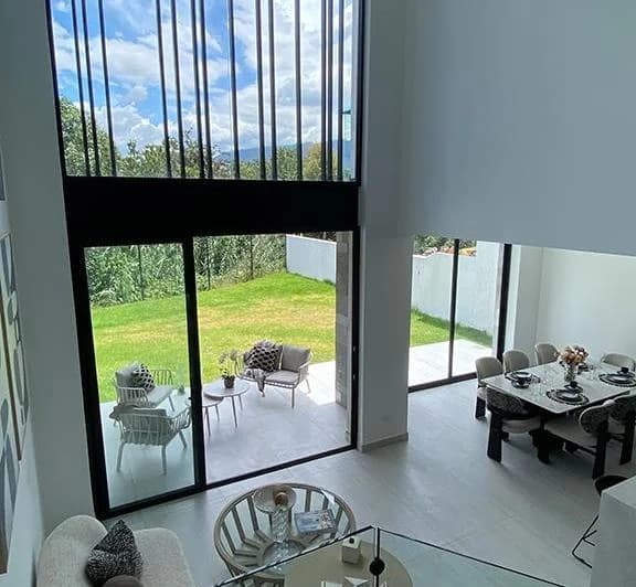 Casa de Venta, Doble Altura. No Adosada. Piscina, Gym, Casa Club Etc. Salida Ruta Viva. Provincia de Pichincha — imagen 1