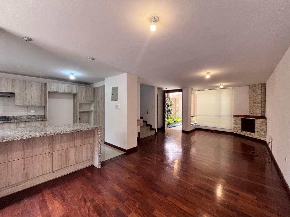Departamento en Venta Duplex Urbanización, El Condado 3 Habitaciones — imagen 10