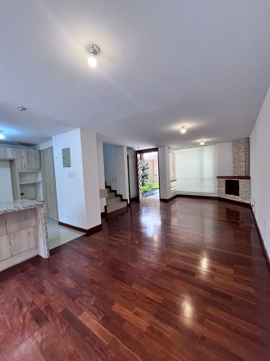 Departamento en Venta Duplex Urbanización, El Condado 3 Habitaciones — imagen 6