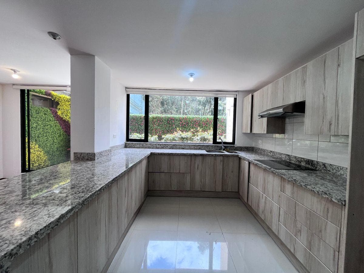 Departamento en Venta Duplex Urbanización, El Condado 3 Habitaciones — imagen 5
