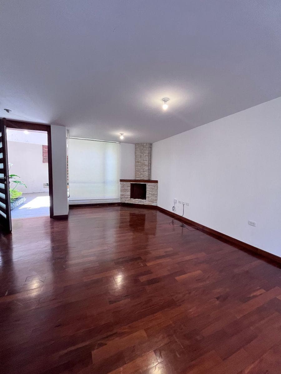 Departamento en Venta Duplex Urbanización, El Condado 3 Habitaciones — imagen 4