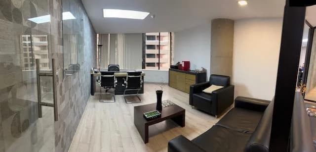 Oficina de Lujo Amoblada Edificio Corporativo Republica del Salvador — imagen 3